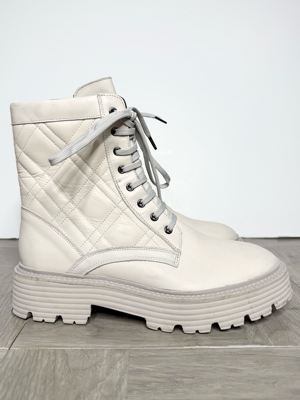 La Canadienne Yasmine Bone Quilted Leather Lace Up Boot 40